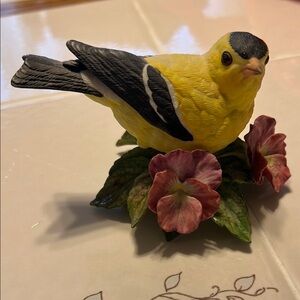 Lenox American Goldfinch fine porcelain figurine